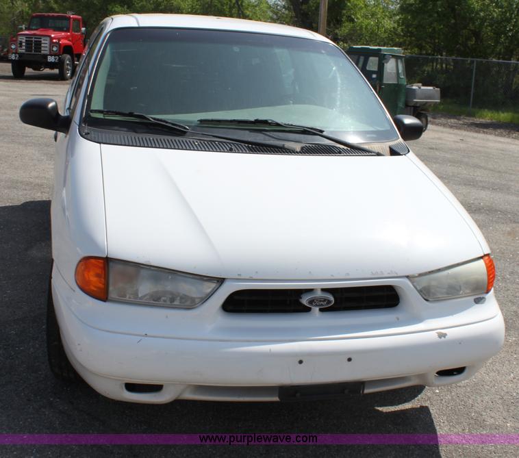 image for item D7721 1998 Ford Windstar GL mini van