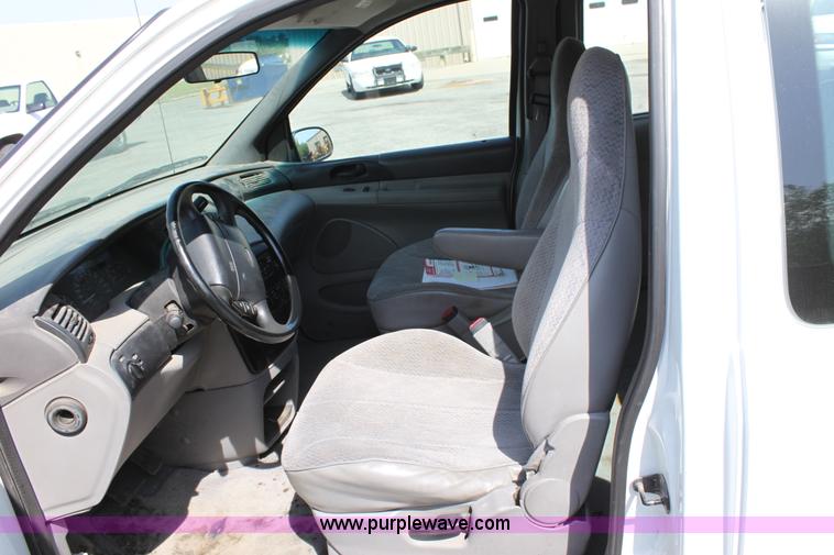 image for item D7721 1998 Ford Windstar GL mini van