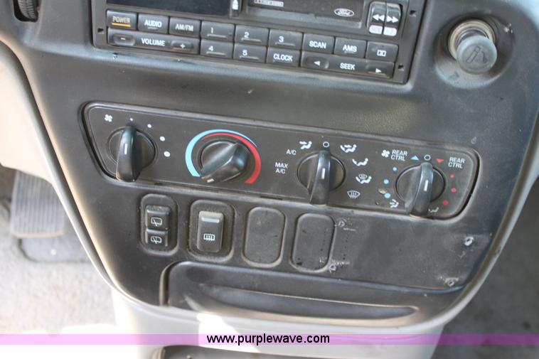 image for item D7721 1998 Ford Windstar GL mini van