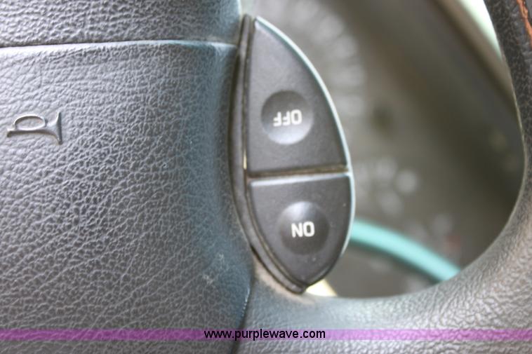 image for item D7721 1998 Ford Windstar GL mini van