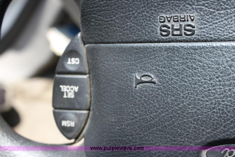 image for item D7721 1998 Ford Windstar GL mini van