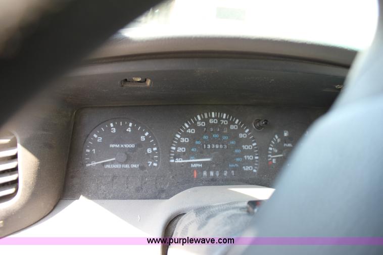 image for item D7721 1998 Ford Windstar GL mini van