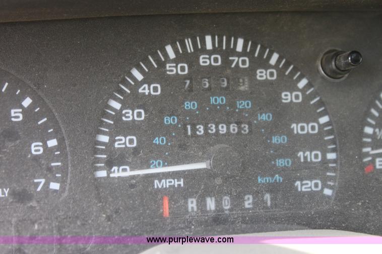 image for item D7721 1998 Ford Windstar GL mini van