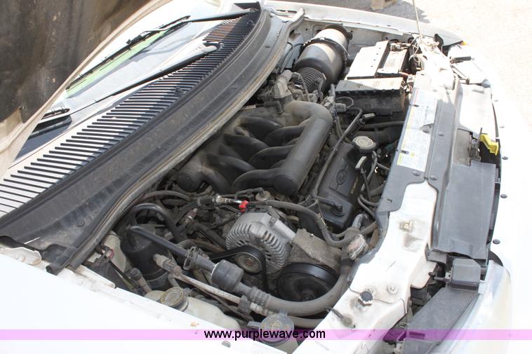 image for item D7721 1998 Ford Windstar GL mini van