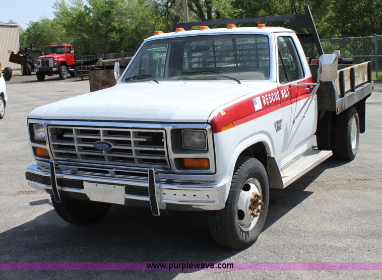 image for item D7722 1986 Ford F350 XLT pickup truck
