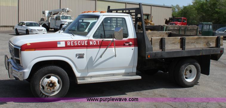 image for item D7722 1986 Ford F350 XLT pickup truck