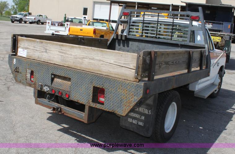 image for item D7722 1986 Ford F350 XLT pickup truck