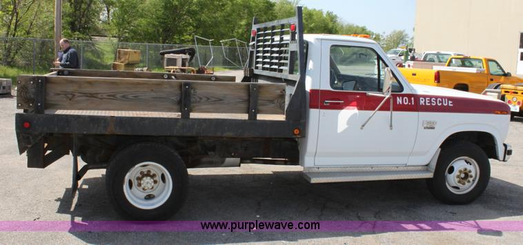 image for item D7722 1986 Ford F350 XLT pickup truck