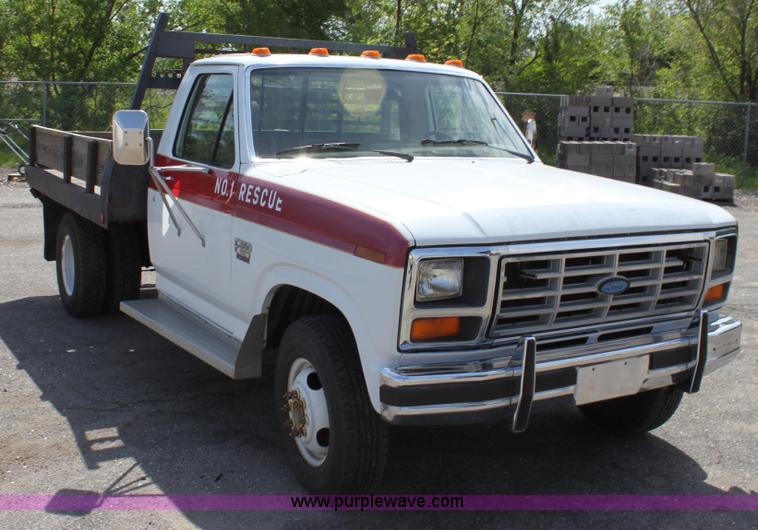 image for item D7722 1986 Ford F350 XLT pickup truck