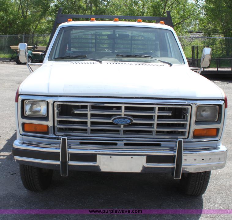 image for item D7722 1986 Ford F350 XLT pickup truck