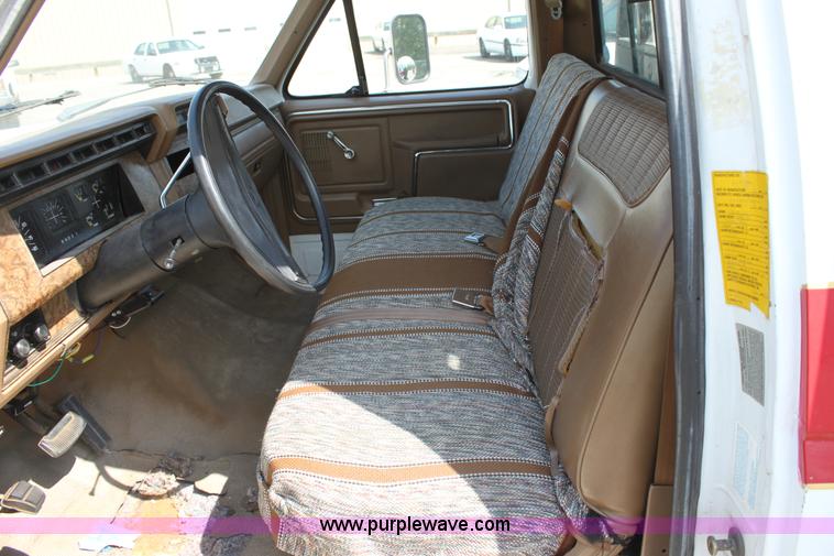 image for item D7722 1986 Ford F350 XLT pickup truck