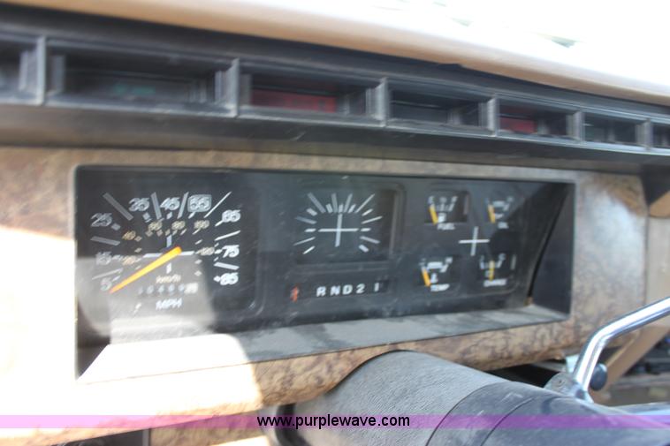 image for item D7722 1986 Ford F350 XLT pickup truck