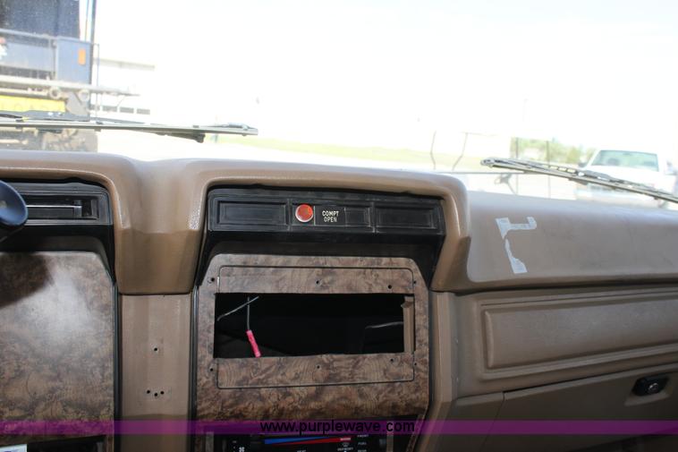 image for item D7722 1986 Ford F350 XLT pickup truck