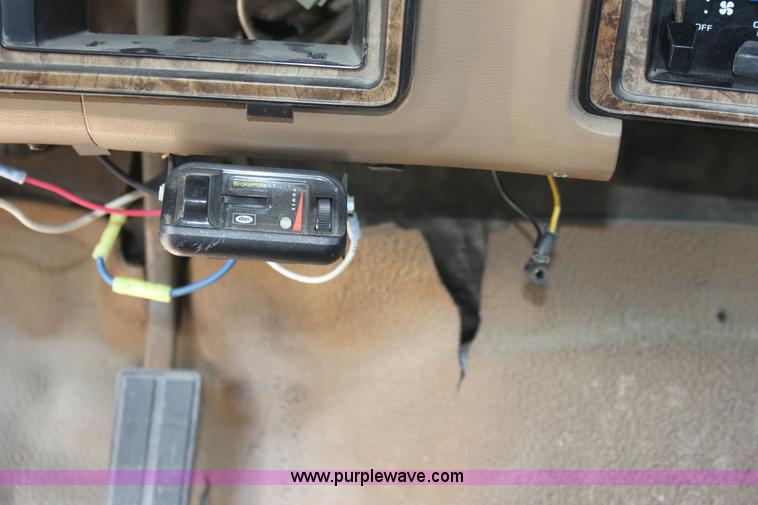 image for item D7722 1986 Ford F350 XLT pickup truck