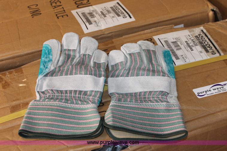 image for item L9636 1,080 pairs of leather gloves