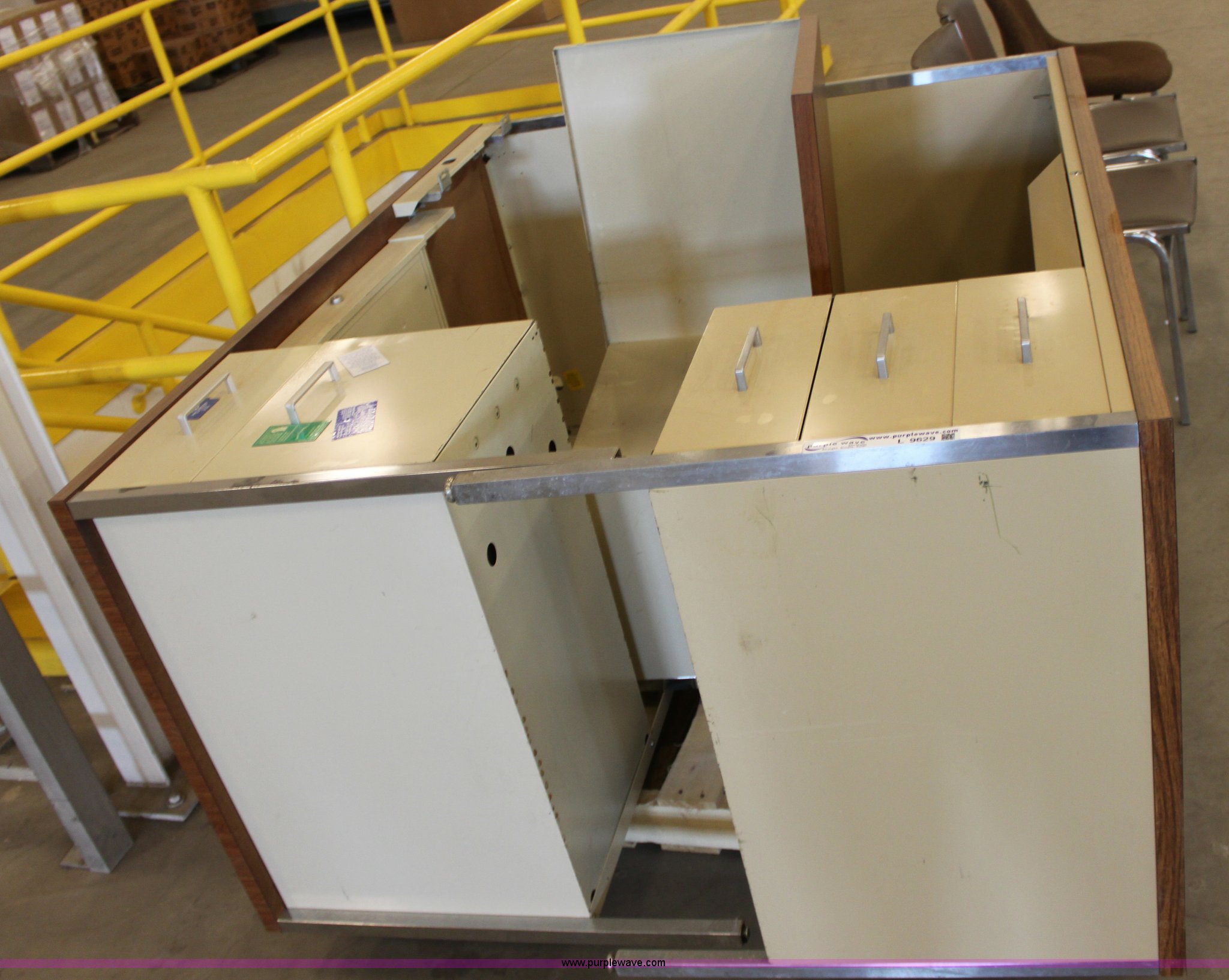 Assorted office furniture in Hutchinson, KS Item L9629 sold Purple Wave