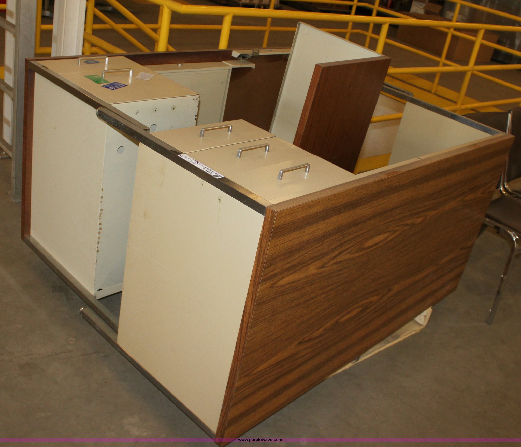 Assorted office furniture in Hutchinson, KS Item L9629 sold Purple Wave