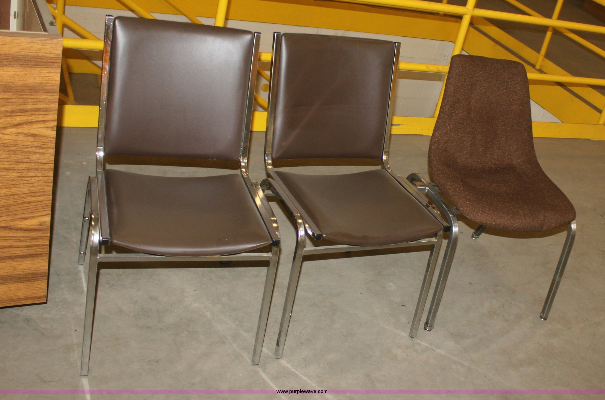 Assorted office furniture in Hutchinson, KS Item L9629 sold Purple Wave