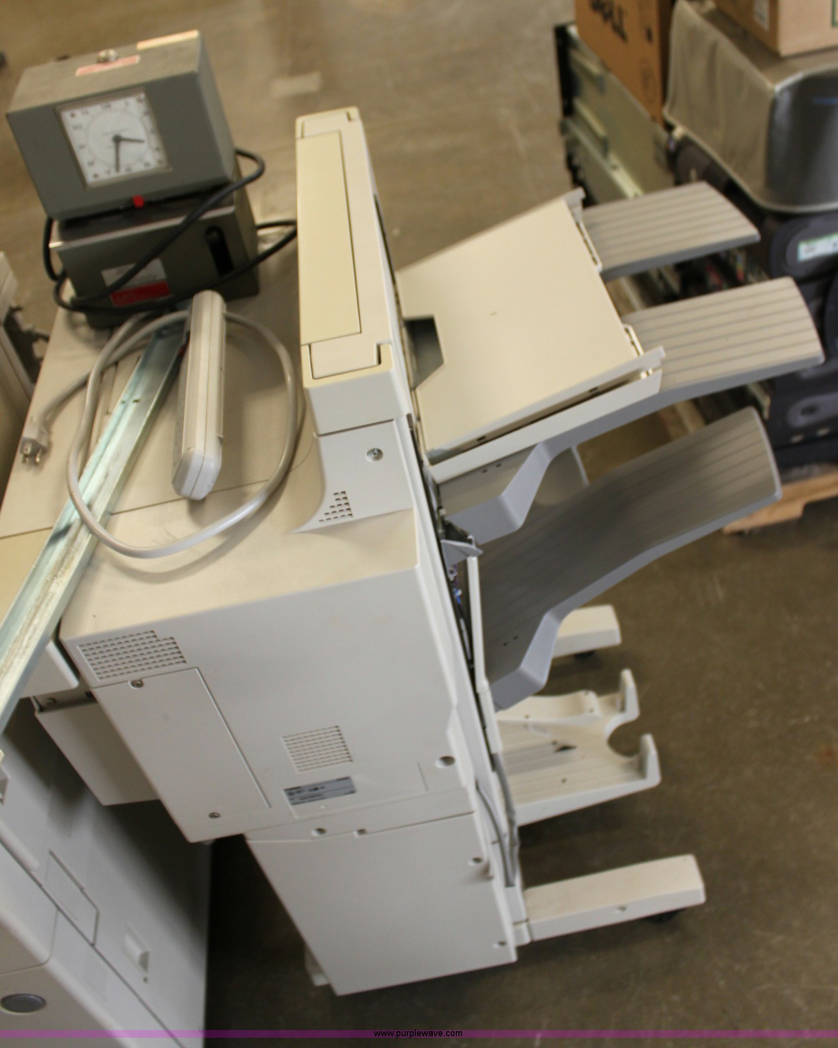 Assorted electronics in Hutchinson, KS | Item L9637 sold | Purple Wave