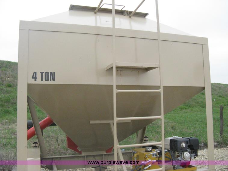 image for item A6166 HeavyBilt 4 ton tandem axle feed buggy