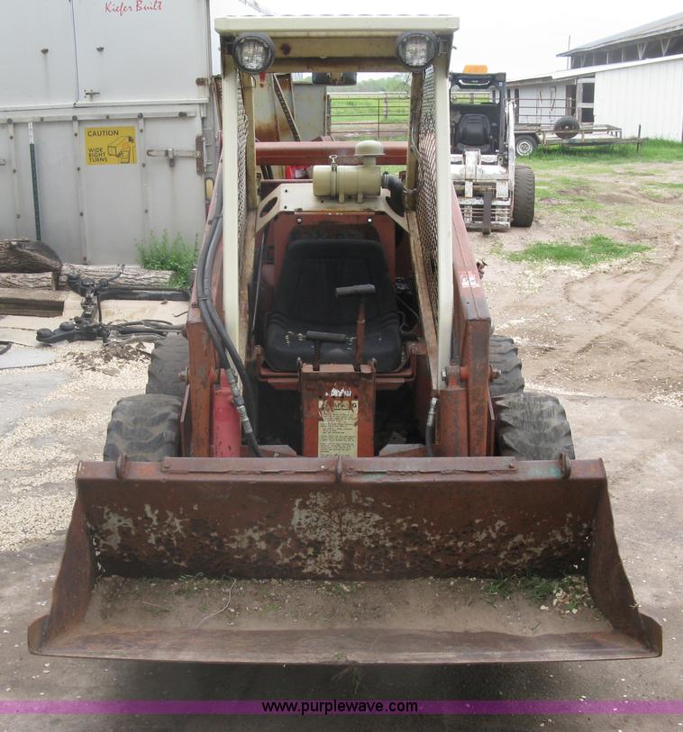 image for item A6183 Gehl 2600 skid steer