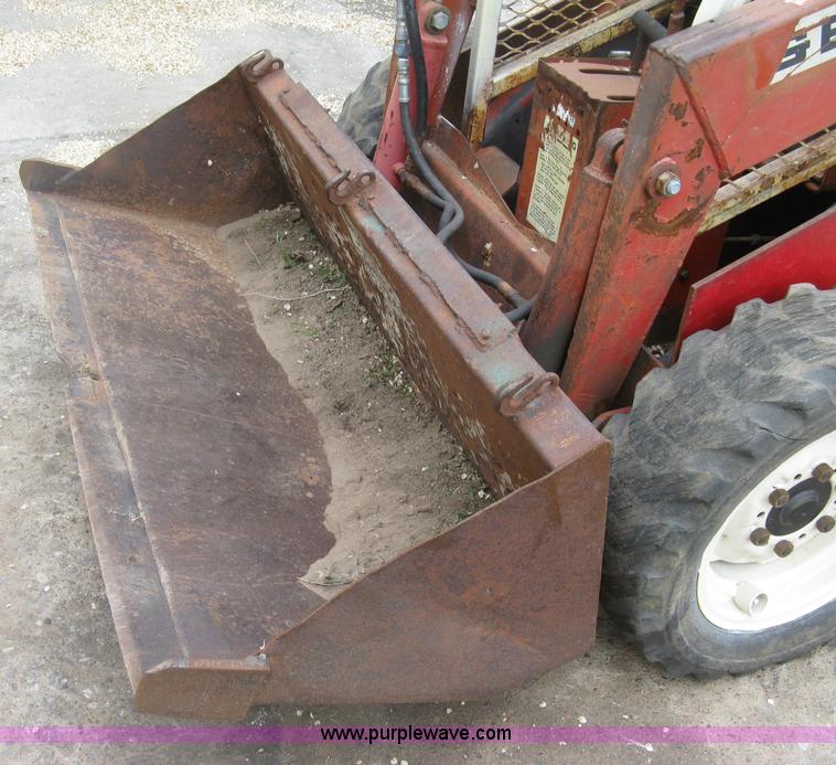 image for item A6183 Gehl 2600 skid steer