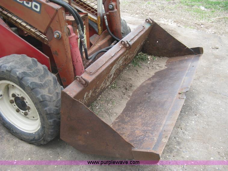 image for item A6183 Gehl 2600 skid steer