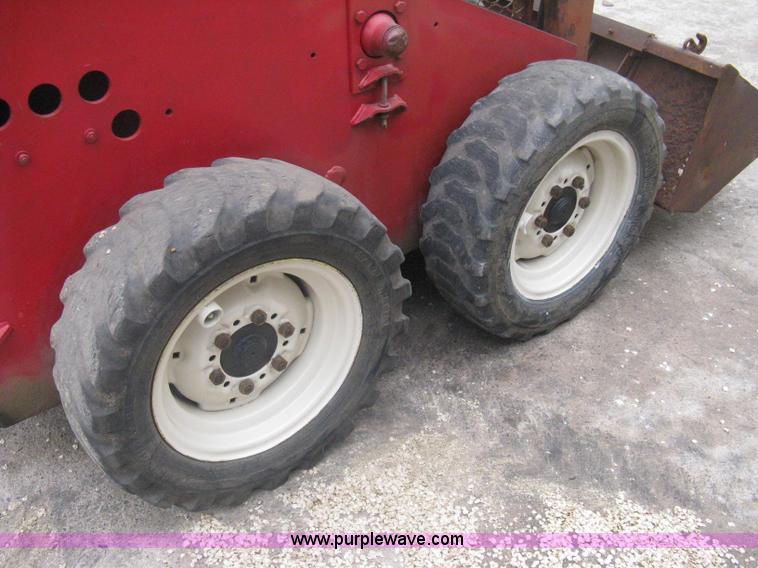 image for item A6183 Gehl 2600 skid steer