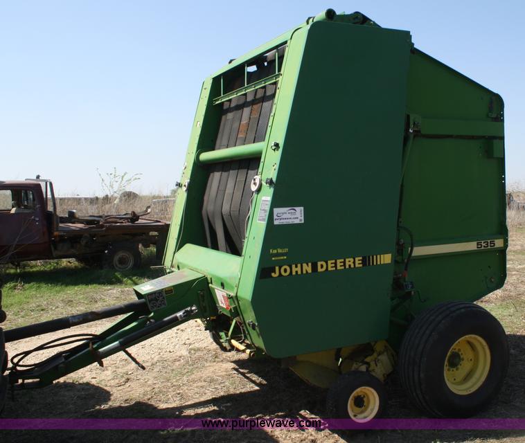 image for item A6781 John Deere 535 round baler