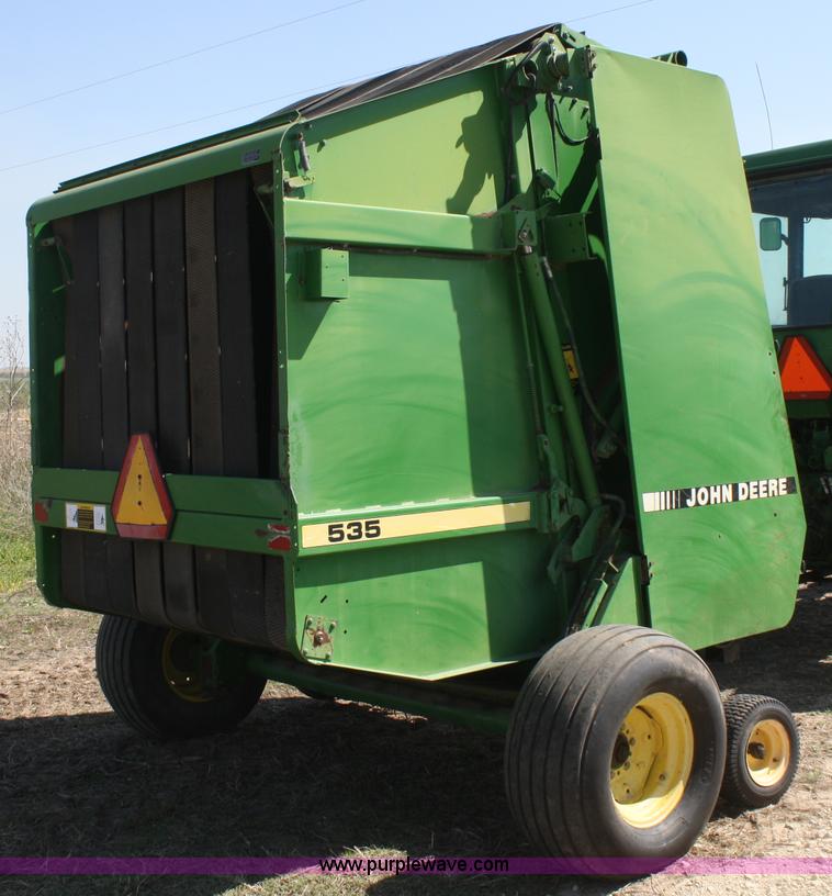 image for item A6781 John Deere 535 round baler