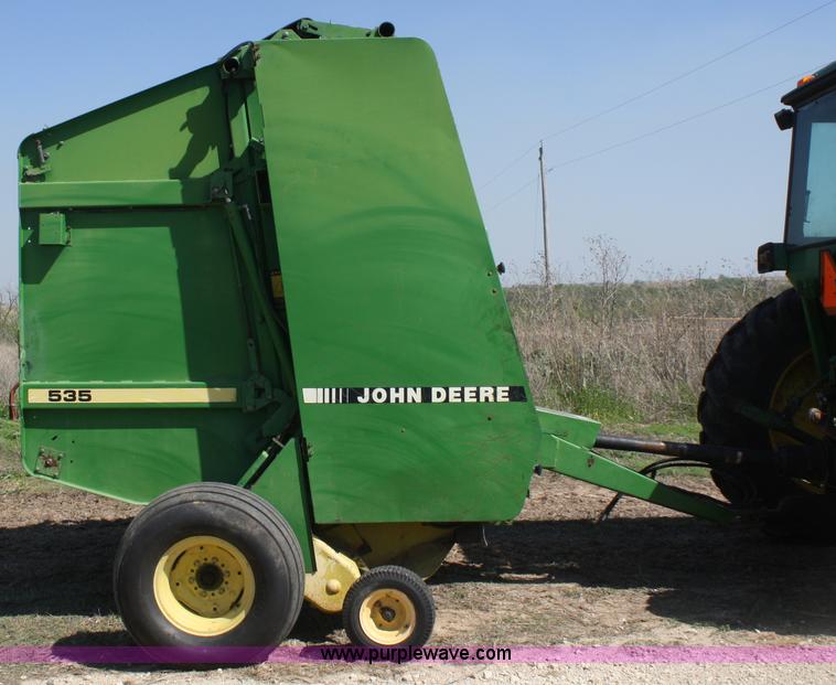 image for item A6781 John Deere 535 round baler