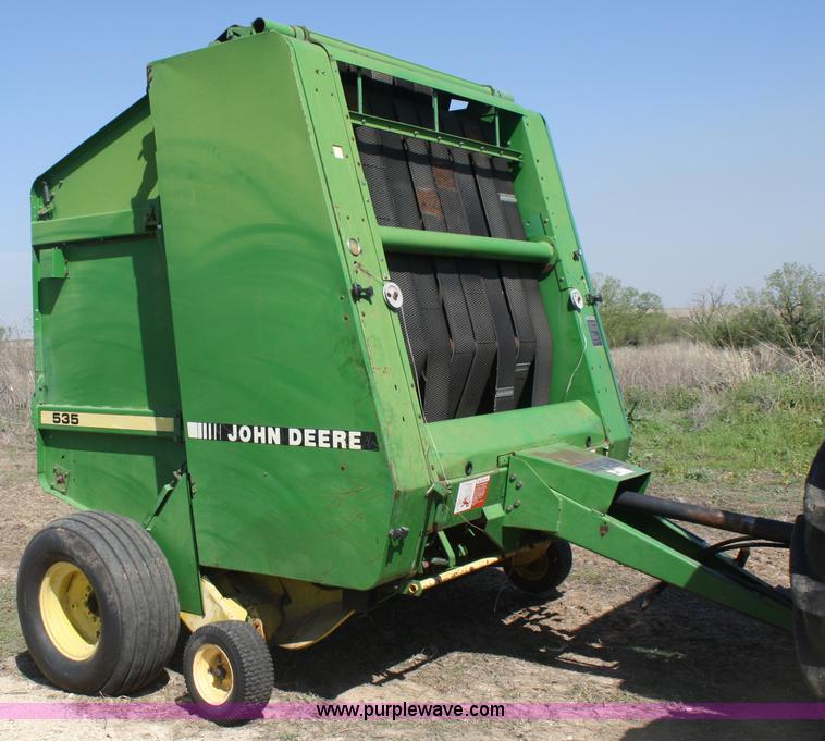 image for item A6781 John Deere 535 round baler