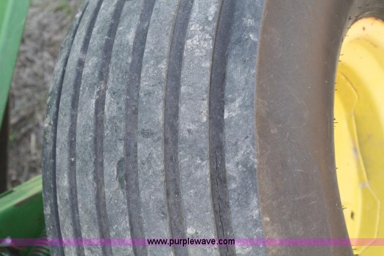 image for item A6781 John Deere 535 round baler