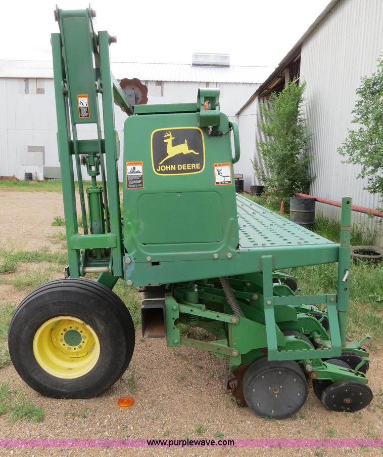 image for item B2230 John Deere 1530 20' soybean drill