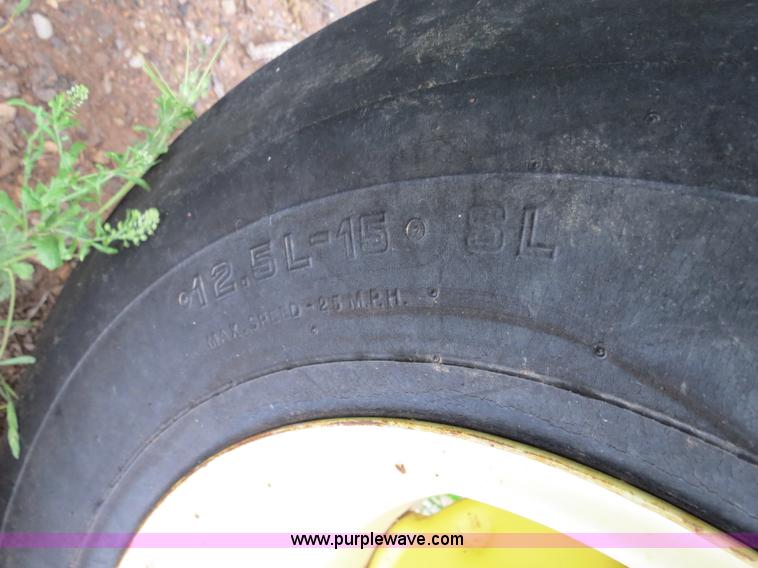 image for item B2230 John Deere 1530 20' soybean drill