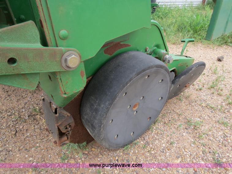 image for item B2230 John Deere 1530 20' soybean drill