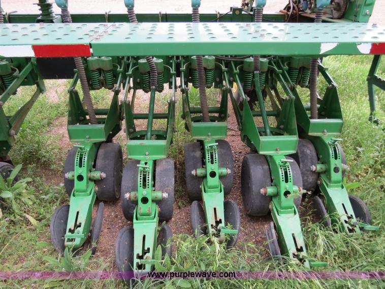 image for item B2230 John Deere 1530 20' soybean drill