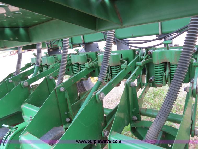 image for item B2230 John Deere 1530 20' soybean drill