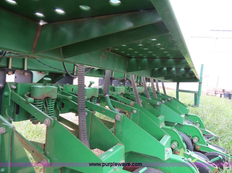 image for item B2230 John Deere 1530 20' soybean drill