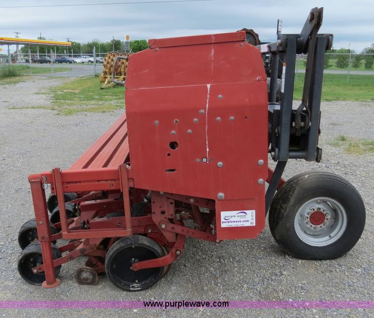 image for item B2273 1995 Case IH 5400 20' soybean special drill