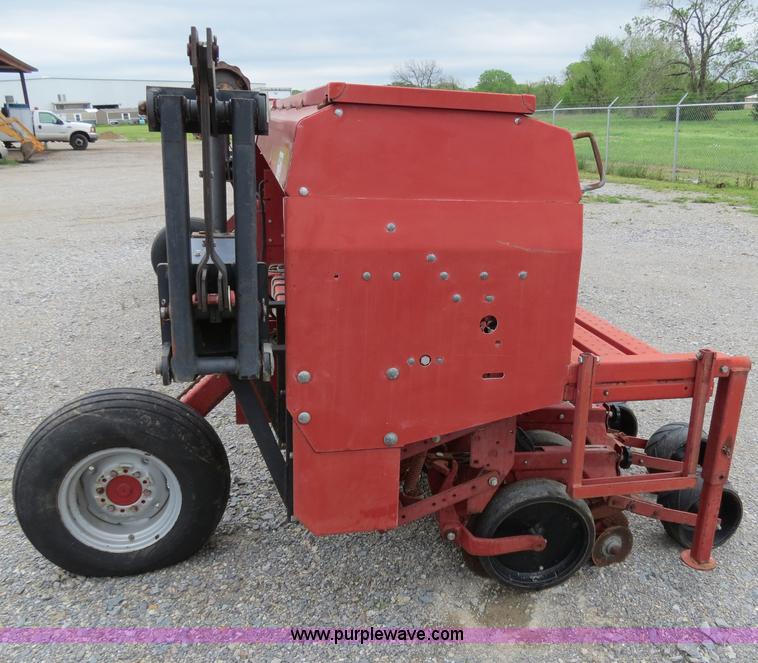 image for item B2273 1995 Case IH 5400 20' soybean special drill