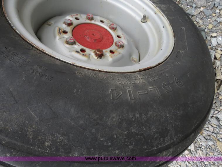 image for item B2273 1995 Case IH 5400 20' soybean special drill