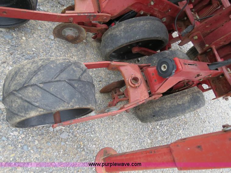 image for item B2273 1995 Case IH 5400 20' soybean special drill