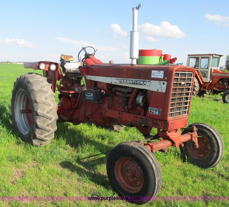 image for item B2686 1970 International Farmall 756 tractor