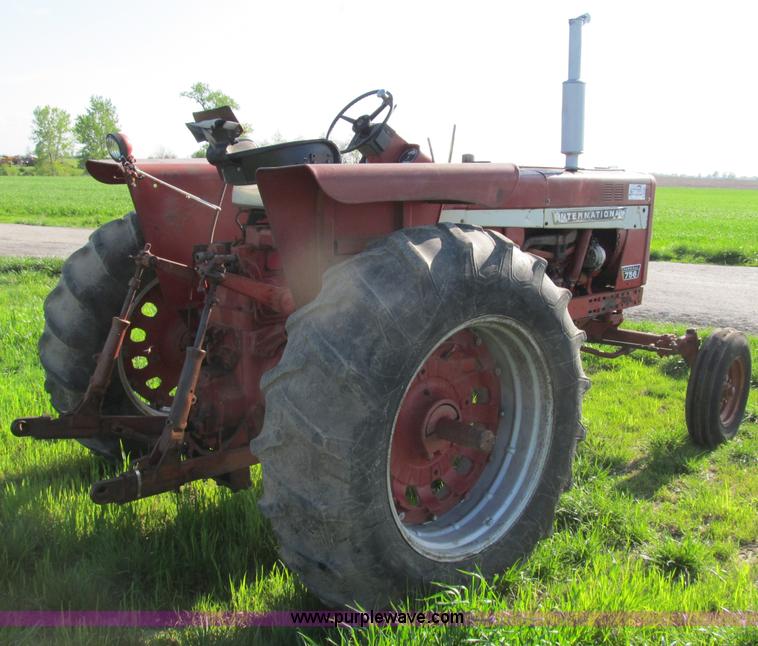 image for item B2686 1970 International Farmall 756 tractor