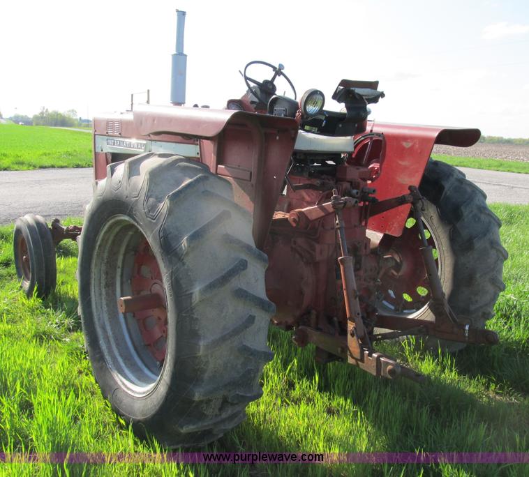 image for item B2686 1970 International Farmall 756 tractor