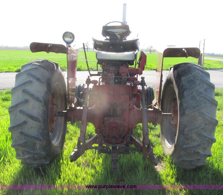 image for item B2686 1970 International Farmall 756 tractor