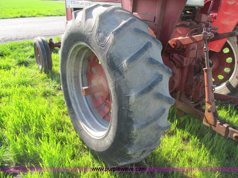 image for item B2686 1970 International Farmall 756 tractor