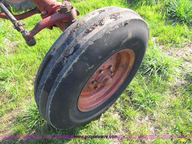 image for item B2686 1970 International Farmall 756 tractor