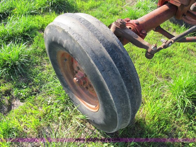 image for item B2686 1970 International Farmall 756 tractor